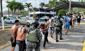 Policía desarticula Los Lobos en Esmeraldas hostal