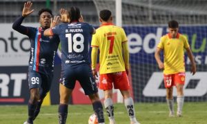Aucas y Nacional empatan 3-3 con hat-trick Reasco
