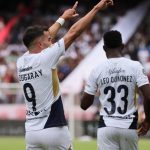 Liga Deportiva Universitaria Golea 3-0 a Delfín y Se Afianza en la LigaPro