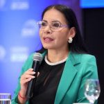 Presidenta del CNE Advierte: Usar Celular al Votar Podría Costar Hasta 32.000 Dólares de Multa