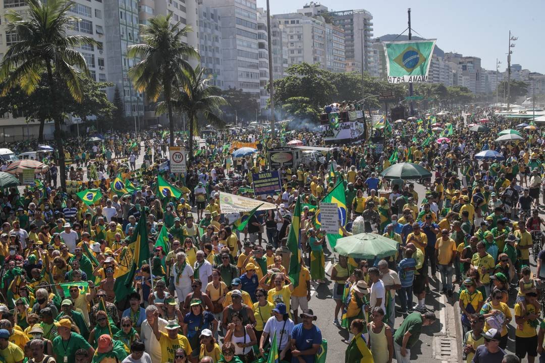 Miles respaldan a Jair Bolsonaro en mitin en Sao Paulo contra juicio por golpe de Estado