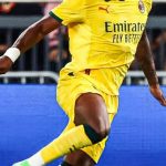 Pervis Estupiñán realizó su debut en el AC Milan con victoria ante Liverpool