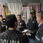 Policía Judicial desmantela centro clandestino de falsificación de licencias y matrículas en Guayaquil