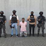 Policía captura a dos extorsionadores en Chongón tras denuncia de comerciante