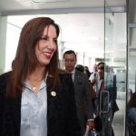 Educación sancionará a escuelas que exijan comprar útiles en locales específicos