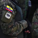 Allanamiento en Machala: Hallan Armas, Uniformes Militares y Detienen a Mujer por Microtráfico