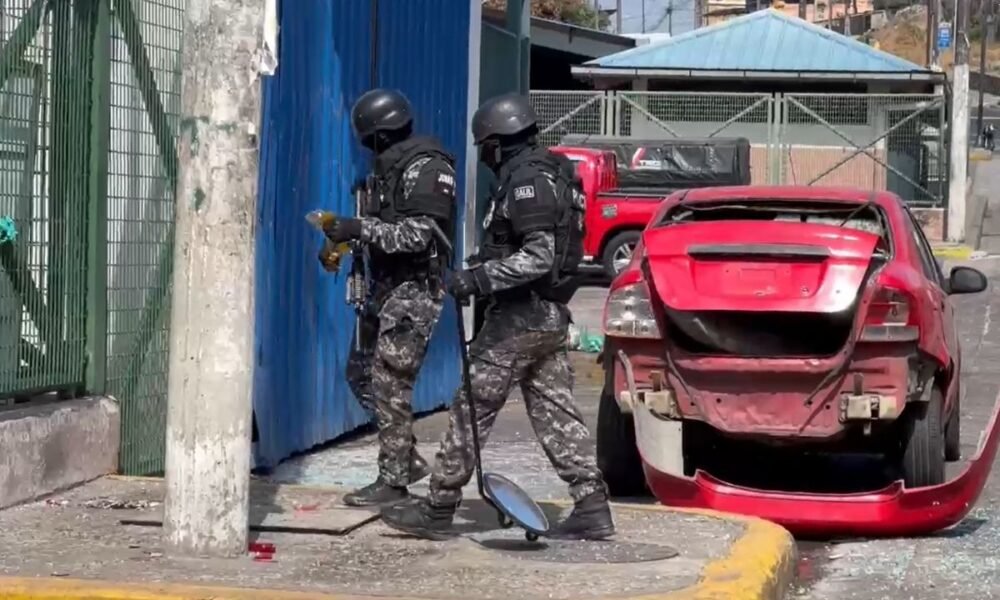 Amenazan con bomba a trabajadores de Mercado