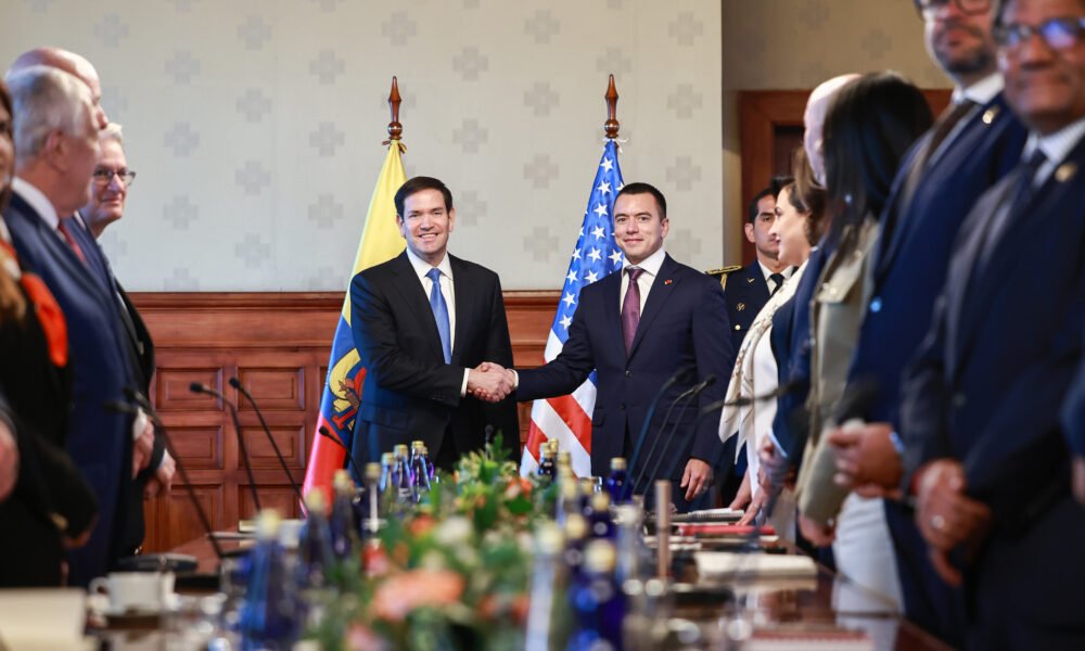 Los Choneros y Los Lobos, Terroristas”