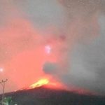 El volcán Lewotobi Laki-Laki desata alerta en Indonesia