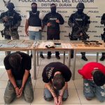 Cinco detenidos e incautación de armas y vehículos.