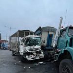 Choque entre camión y tráiler complica el tránsito