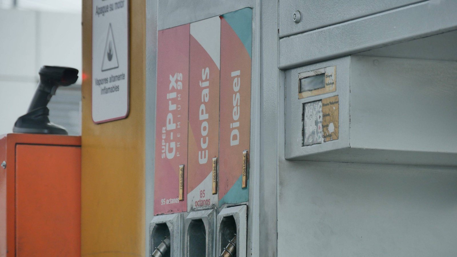 Precios de Gasolinas Suben en Ecuador; Diésel Se Mantiene en USD 2,80 Hasta Diciembre