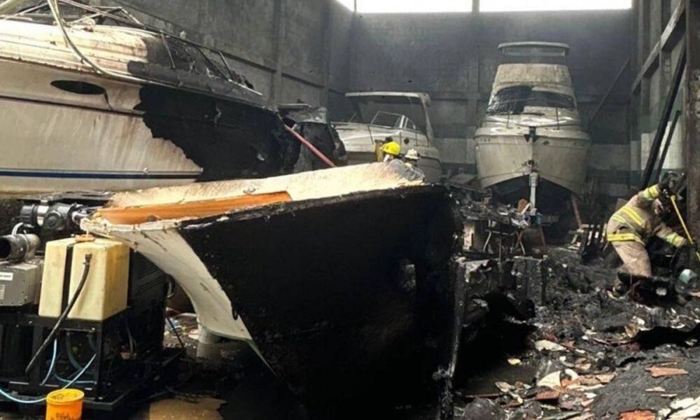 Dos incendios simultáneos alarman a Guayaquil