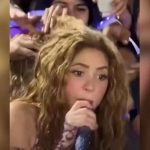 Shakira sufre tirón de cabello durante su concierto en Chile